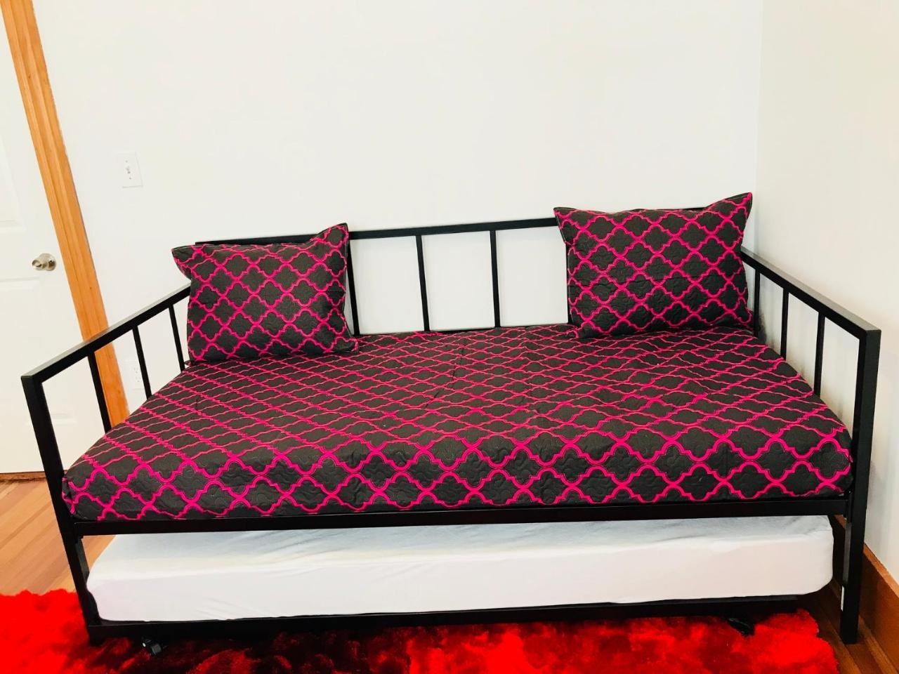 Boston Lodge And Suites Esterno foto